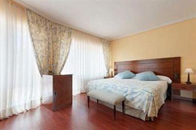 фото отеля Tryp Segovia-Los Angeles Nayade Hotel