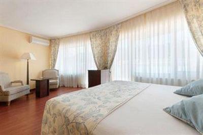 фото отеля Tryp Segovia-Los Angeles Nayade Hotel