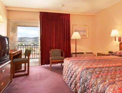 фото отеля Days Inn Garden Of The Gods