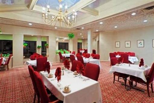 фото отеля Holiday Inn Golf & Conference Center Staunton
