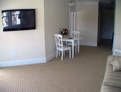фото отеля Atlantic Breeze Suites