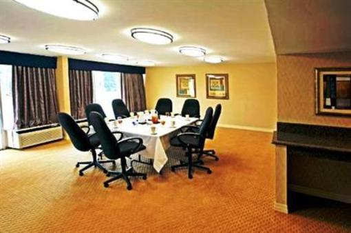 фото отеля Clarion Inn & Suites Hampton