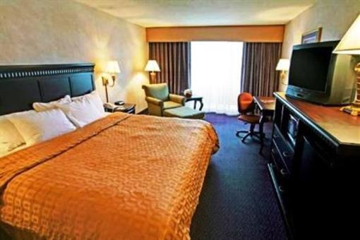 фото отеля Clarion Inn & Suites Hampton