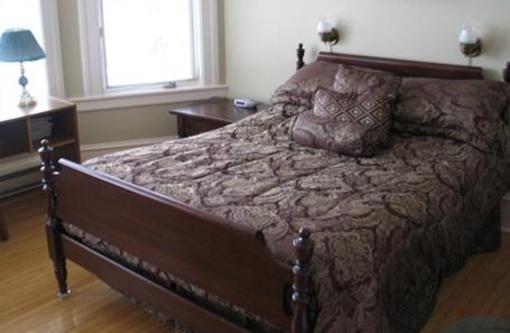 фото отеля Downtown Bed & Breakfast