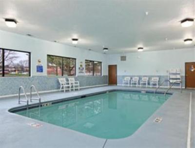 фото отеля Days Inn & Suites Waterloo