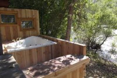 фото отеля Sequoia River Dance Bed and Breakfast