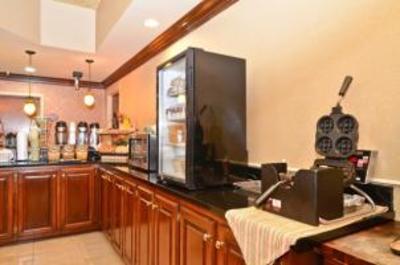 фото отеля Best Western Windsor Suites Greensboro