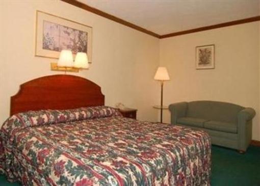 фото отеля Econo Lodge Colonial