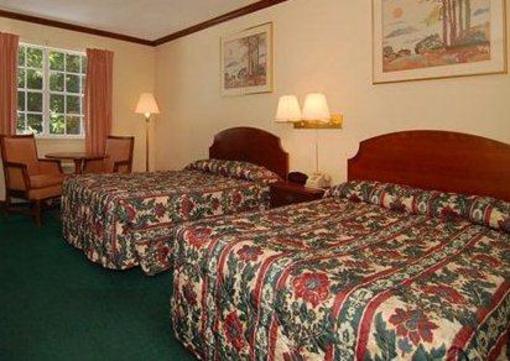 фото отеля Econo Lodge Colonial