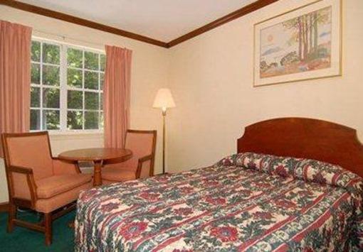 фото отеля Econo Lodge Colonial