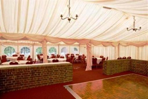 фото отеля The Ely Hotel Camberley