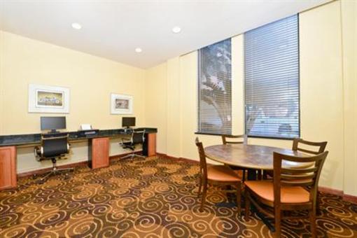 фото отеля Lexington Inn & Suites Daytona Beach