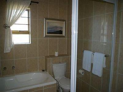 фото отеля Bar-t-Nique Guest House