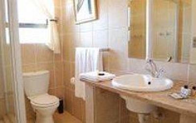 фото отеля Bar-t-Nique Guest House