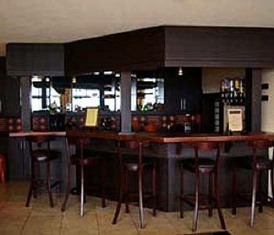 фото отеля Bar-t-Nique Guest House