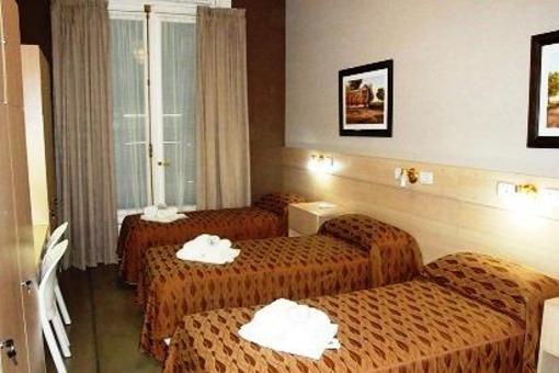 фото отеля Galeon Del Plata Hostel