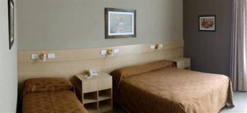 фото отеля Galeon Del Plata Hostel