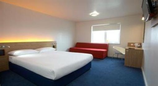 фото отеля Travelodge Liverpool Stonedale Park