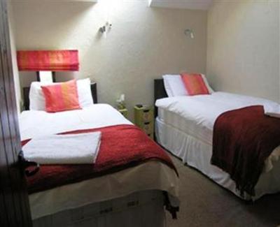 фото отеля Wheeldon Trees Farm Holiday Cottages Buxton