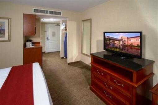 фото отеля Holiday Inn Express & Suites - Santa Clarita