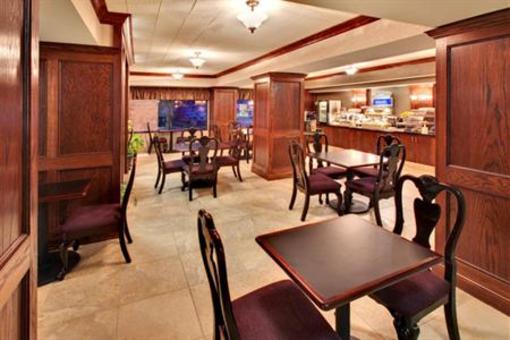 фото отеля Holiday Inn Express Hotel & Suites Watertown (South Dakota)