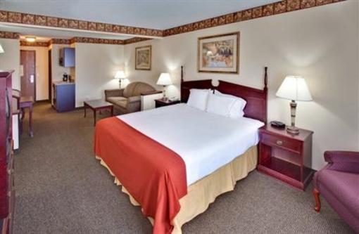 фото отеля Holiday Inn Express Hotel & Suites Watertown (South Dakota)