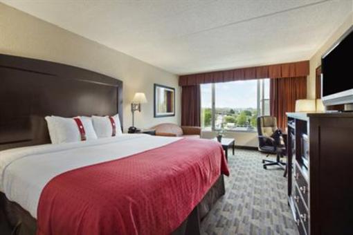 фото отеля Holiday Inn & Suites Charleston West