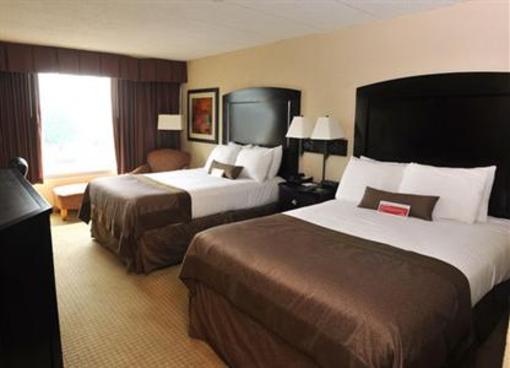 фото отеля Holiday Inn & Suites Charleston West
