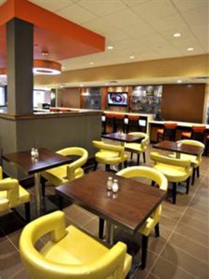 фото отеля Holiday Inn & Suites Charleston West