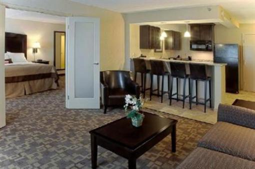 фото отеля Holiday Inn & Suites Charleston West
