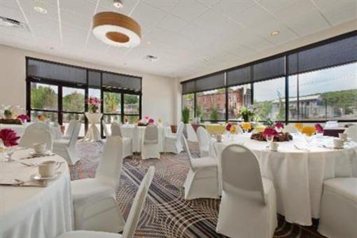 фото отеля Holiday Inn & Suites Charleston West
