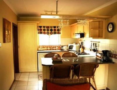 фото отеля Olivers Lodge Hotel White River