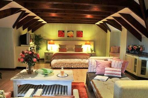 фото отеля Olivers Lodge Hotel White River