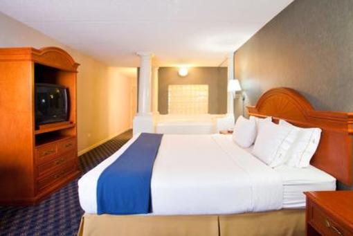 фото отеля Holiday Inn Express Chicago-St. Charles
