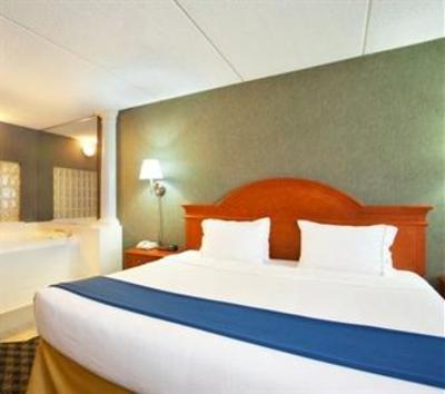 фото отеля Holiday Inn Express Chicago-St. Charles