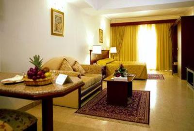 фото отеля Savoy Central Hotel Apartments