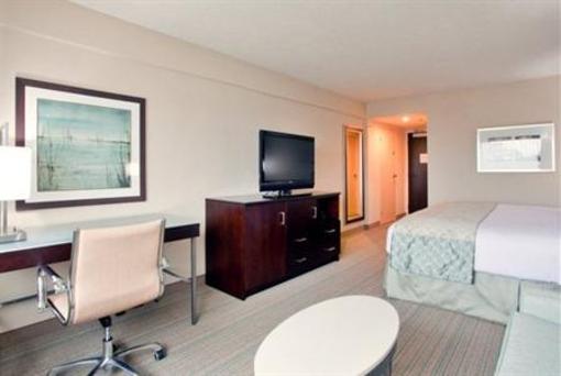 фото отеля Holiday Inn Executive Center Virginia Beach