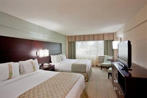 фото отеля Holiday Inn Executive Center Virginia Beach