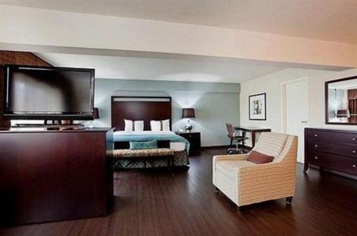 фото отеля Holiday Inn Executive Center Virginia Beach