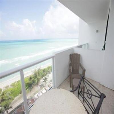 фото отеля Deluxe Suites at Castle Beach Miami Beach