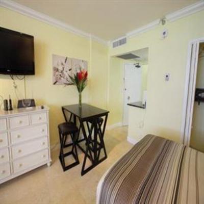 фото отеля Deluxe Suites at Castle Beach Miami Beach