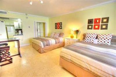 фото отеля Deluxe Suites at Castle Beach Miami Beach