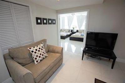 фото отеля Deluxe Suites at Castle Beach Miami Beach