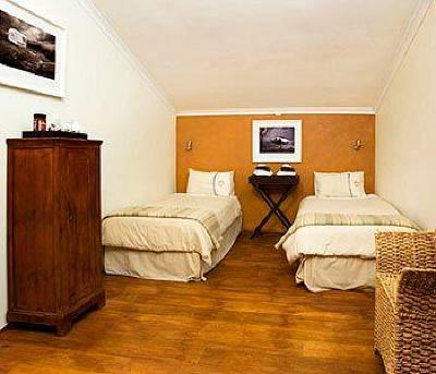 фото отеля Art Gallery Guest House Thandekayo Cape Town