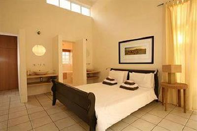 фото отеля Art Gallery Guest House Thandekayo Cape Town