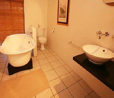 фото отеля Art Gallery Guest House Thandekayo Cape Town