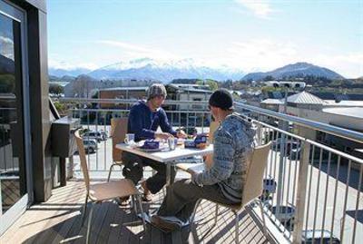 фото отеля Base Backpackers Wanaka