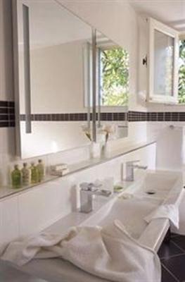 фото отеля Le Prieure Hotel Villeneuve-les-Avignon