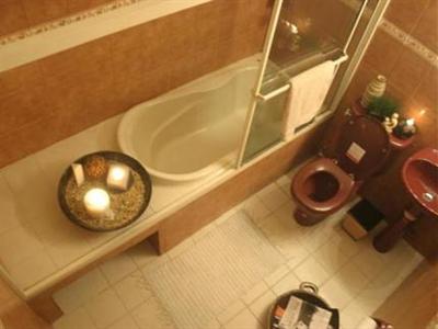 фото отеля Stonehouse Bed & Breakfast Hotel Quezon City