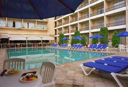 фото отеля Coast Capri Hotel Kelowna